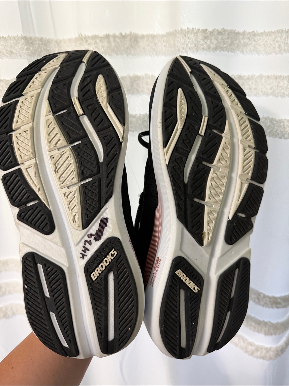 Brooks Ghost Max 3 - Sz10 - Picture 2 of 5